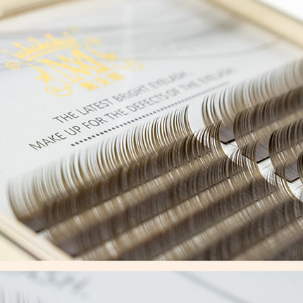 Brown planted false eyelashes