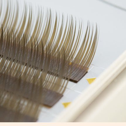 Brown planted false eyelashes