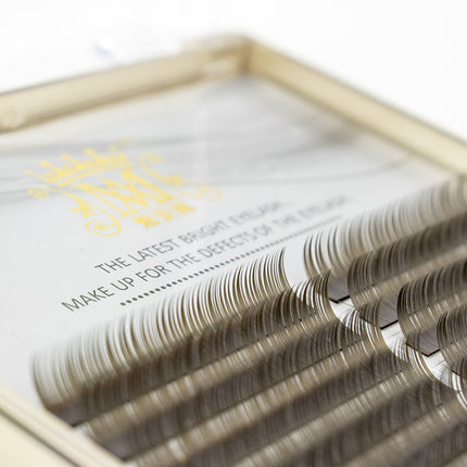 Brown planted false eyelashes